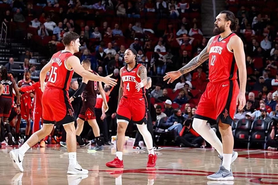 1xBET官方网站-优缺点都太明显了，火箭给替补中锋的出场时间还是太多了？