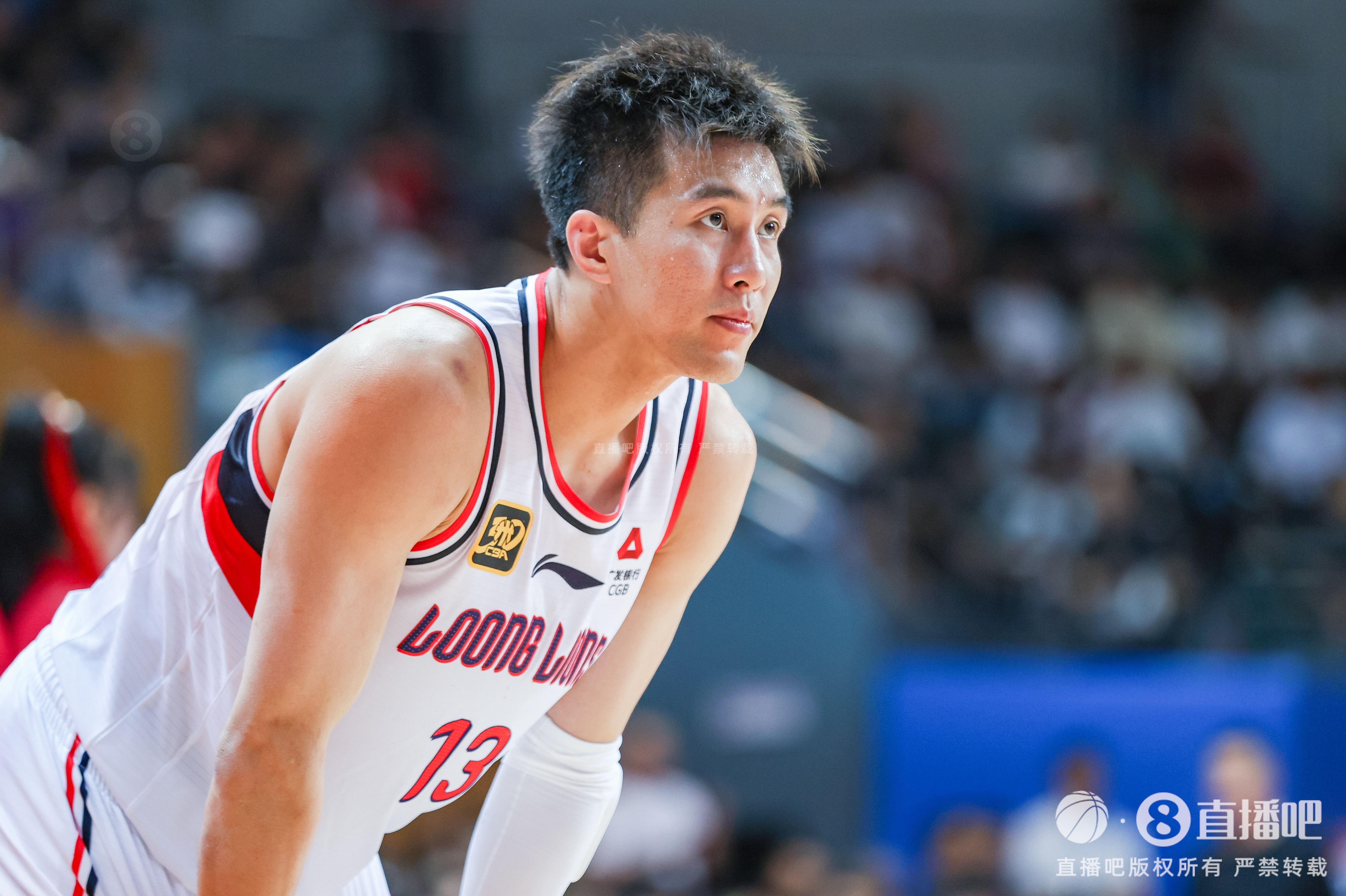 1xBET官网-媒体人：突破中膝盖一软多为交叉韧带撕裂 盼郭艾伦只是虚惊一场