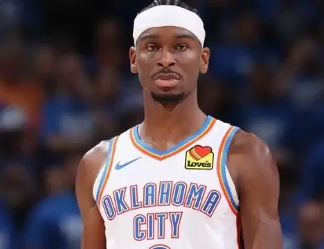 1xBET首页-亚历山大上半场10投仅2中,得到4分1篮板4助攻1抢断1封盖