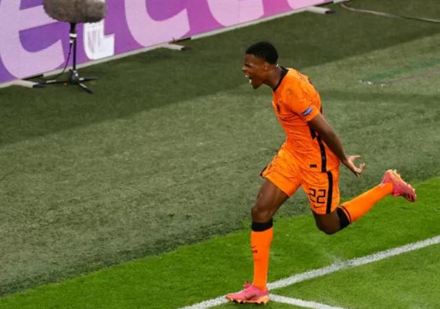 1xBET官方网站-【人物】曾被嘲笑的小岛国脚 最令人惊叹的荷兰红星