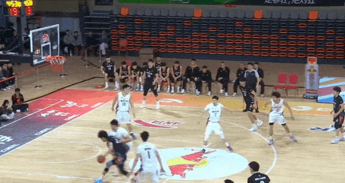 1xBET中国官方网站-CUBAL：汪志鹏一条龙突入内线打成2+1，罚球命中北大领先5分